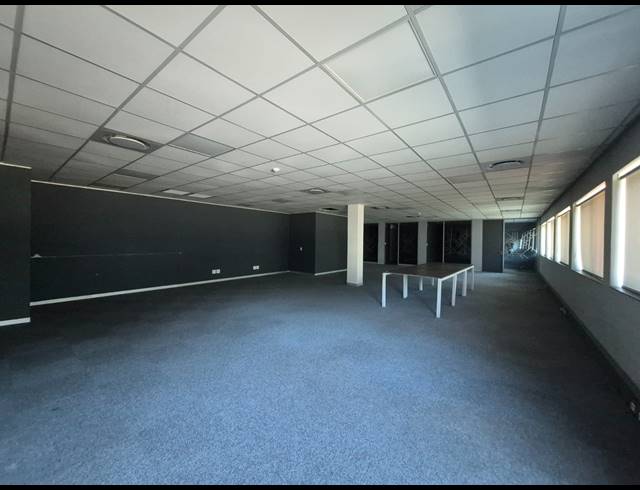 3,439M² OFFICE TO LET IN WAVERLEY